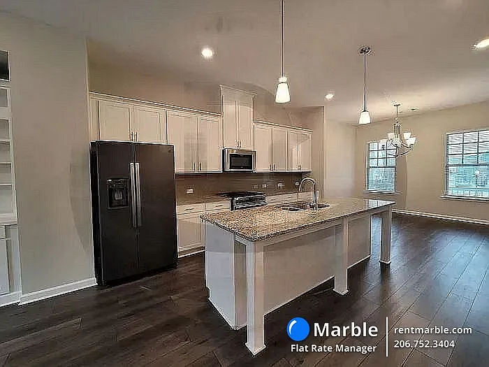 2565 Morehead St — Photo 4