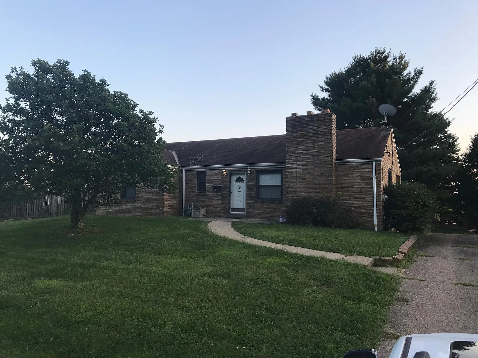 717 Rolling Green Dr photo 1