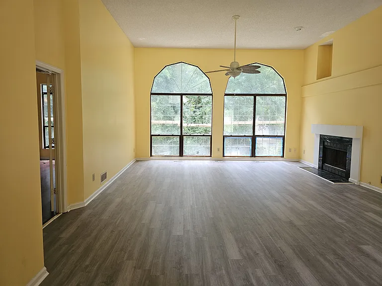 6803 Yorkdale Ct — Photo 4