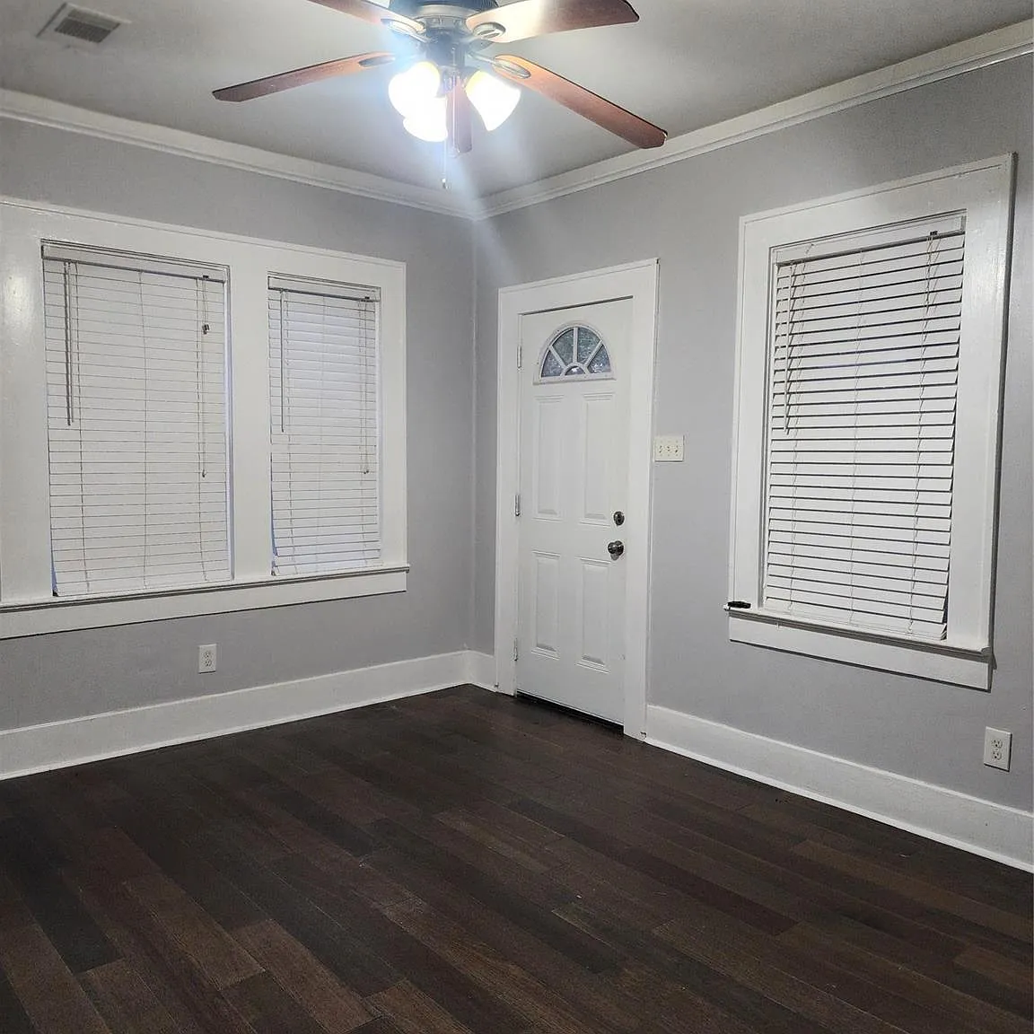 1 bed, 1.0 bath, 792 sqft, $998 — Photo 2