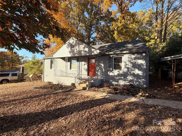 2854 Burbank Dr, Charlotte, NC 28216