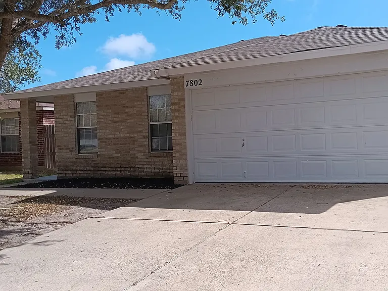 7802 Elk Dr — Photo 2