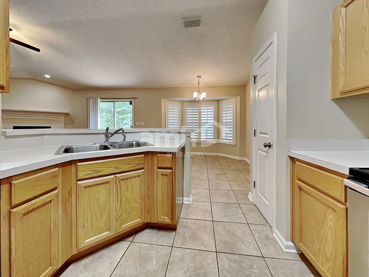 3 bed, 2.0 bath, 1736 sqft, $1,980 — Photo 4
