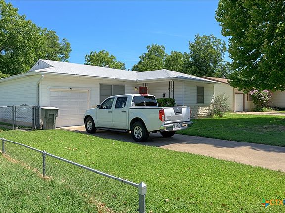 2nd image of 1201 Estes Dr