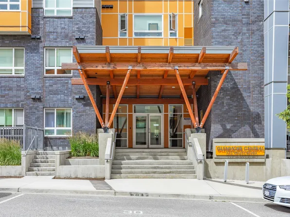722 Valley Rd #200, Kelowna, BC V1V 0E2