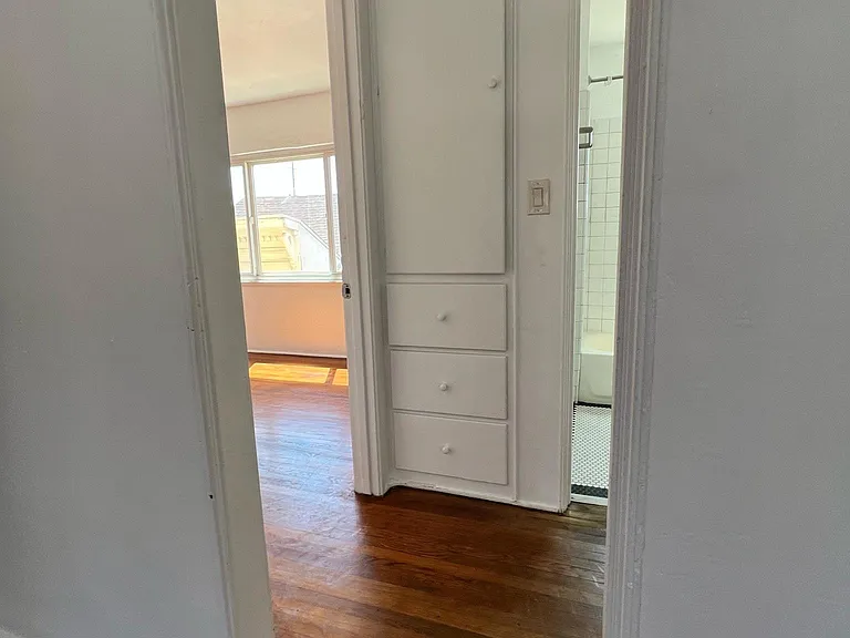 2153 1/2 Logan Ave — Photo 2