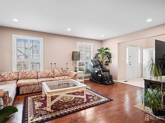 3rd image of 23 Aldingham Cir