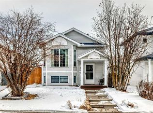38 NW San Diego Way NE, Calgary, AB T1Y 7A4
