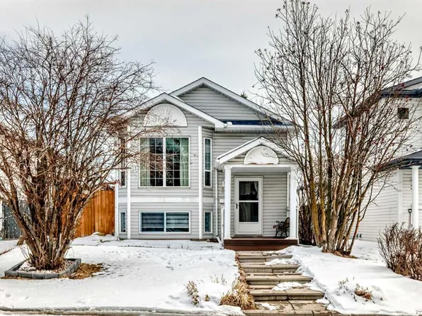 38 NW San Diego Way NE, Calgary, AB T1Y 7A4