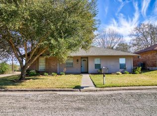 437 N Meinecke St, Bellville, TX 77418