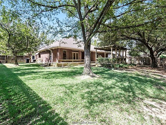 2nd image of 4608 Valleybrook Cir