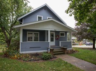 724 W 18th St, Cedar Falls, IA 50613