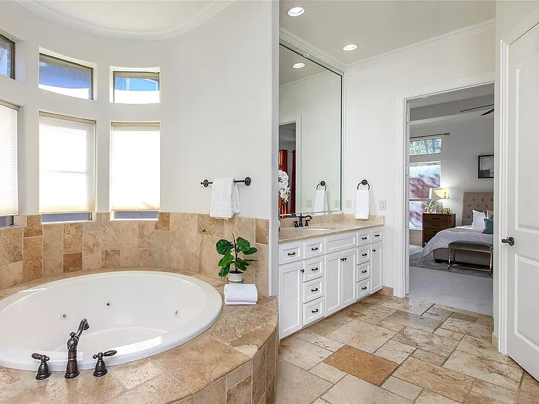 3606 S Versailles Ave — Photo 15