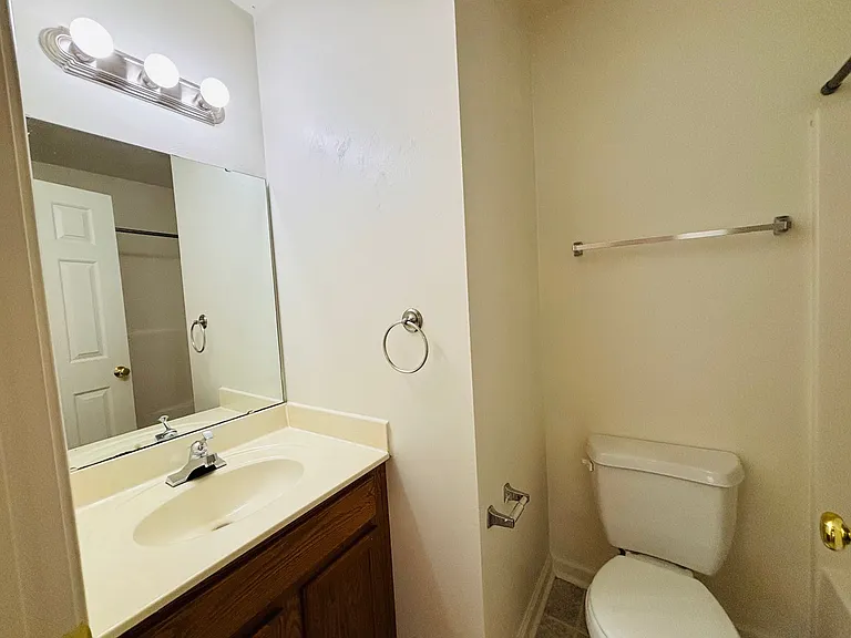50 Salem Ln — Photo 2