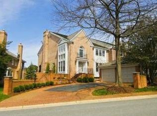 9467 Turnberry Dr, Potomac, MD 20854