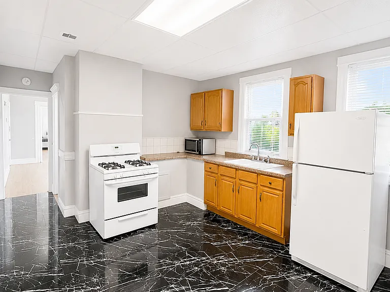 535 21st St #3 — Photo 3