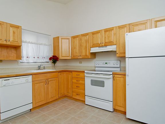 3rd image of 57 E Wrightwood Ave
