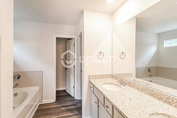 110 Heard Ln — Photo 8