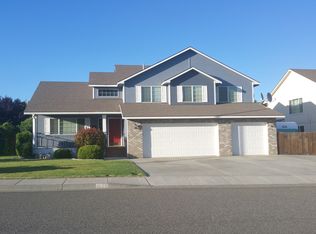 384 Palm Dr, Richland, WA 99352