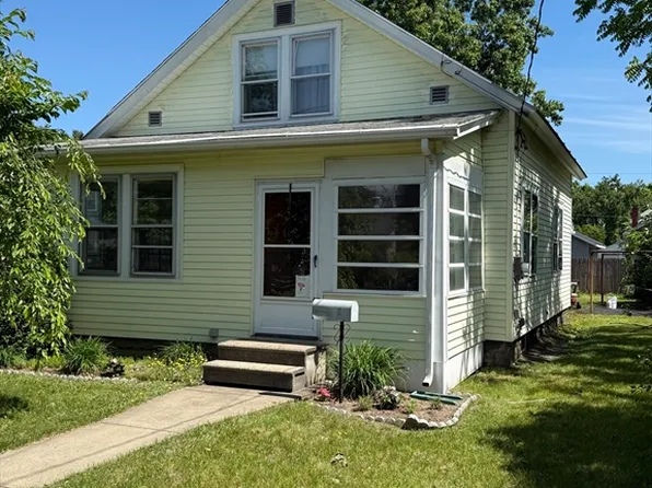 5 Wrightson Ave, Turners Falls, MA 01376