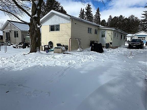 3rd image of 4 Trailer Park Rd