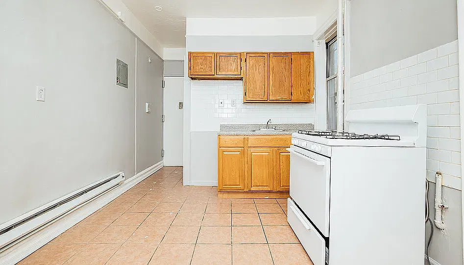 1625 Park Place — Photo 3