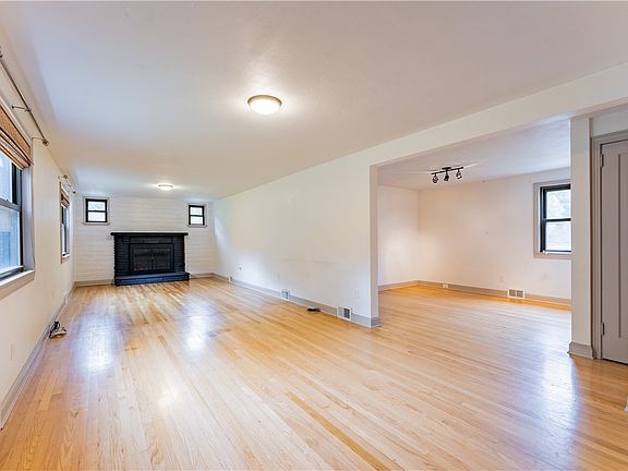 2nd image of 1563-1561 Goldbaugh Ln