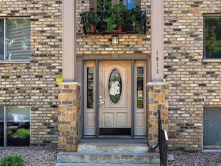 1917 Emerson Ave S #1 — Photo 7