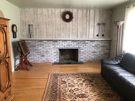 3rd image of 3245 Georgian Ln
