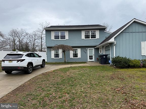 2nd image of 1740 Forest Dr