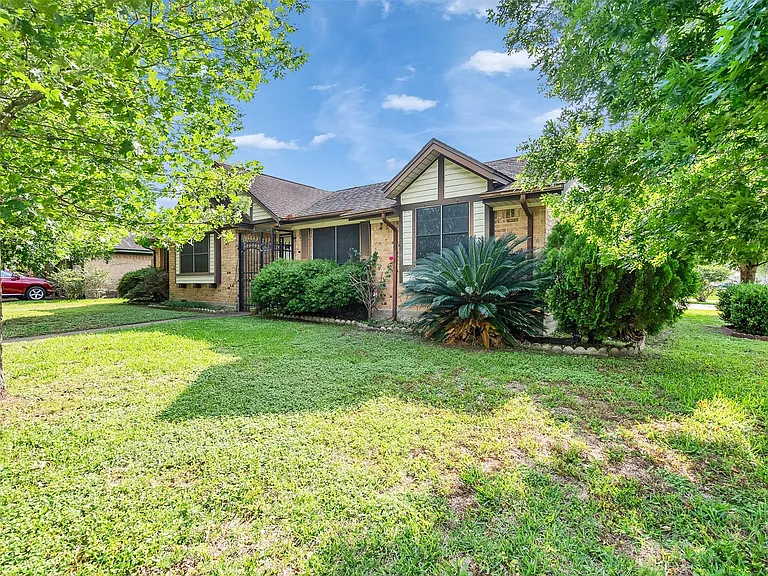 4002 Thistledown Dr — Photo 5