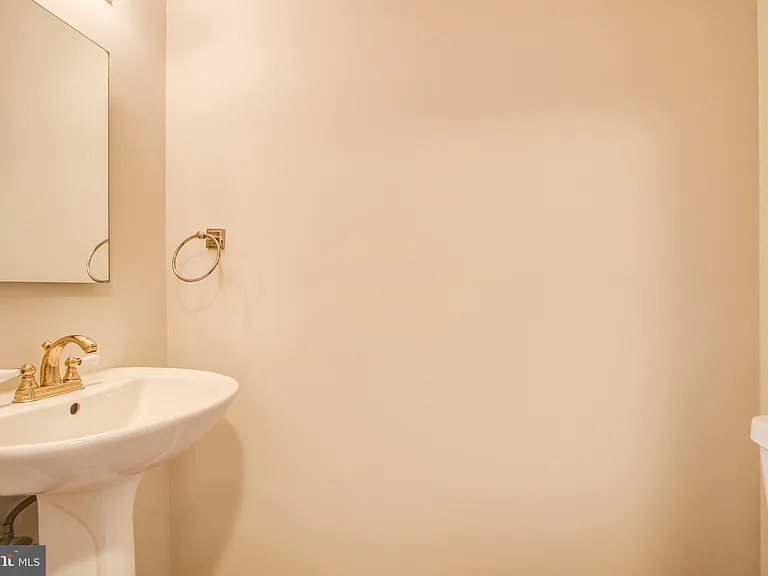 6324 Lightburn Ct — Photo 16