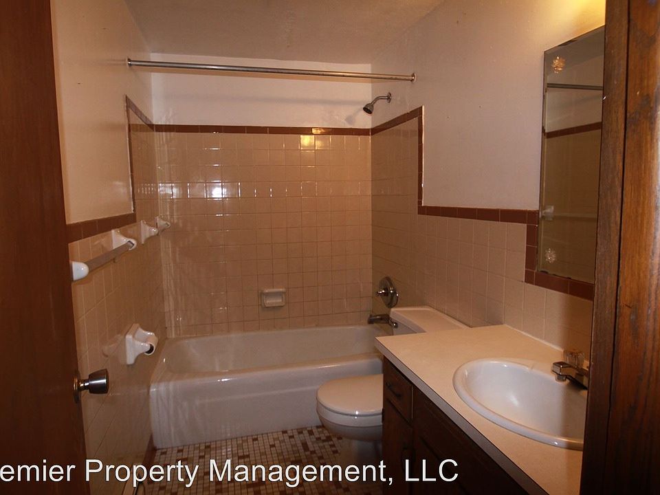 1st image of 709 College Ave S APT 7