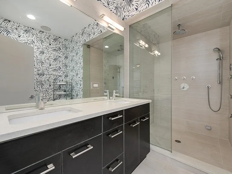 1424 W Walton St #2 — Photo 14