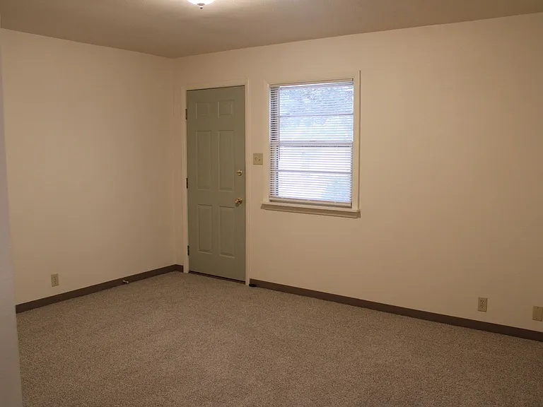 612 Stover St — Photo 5