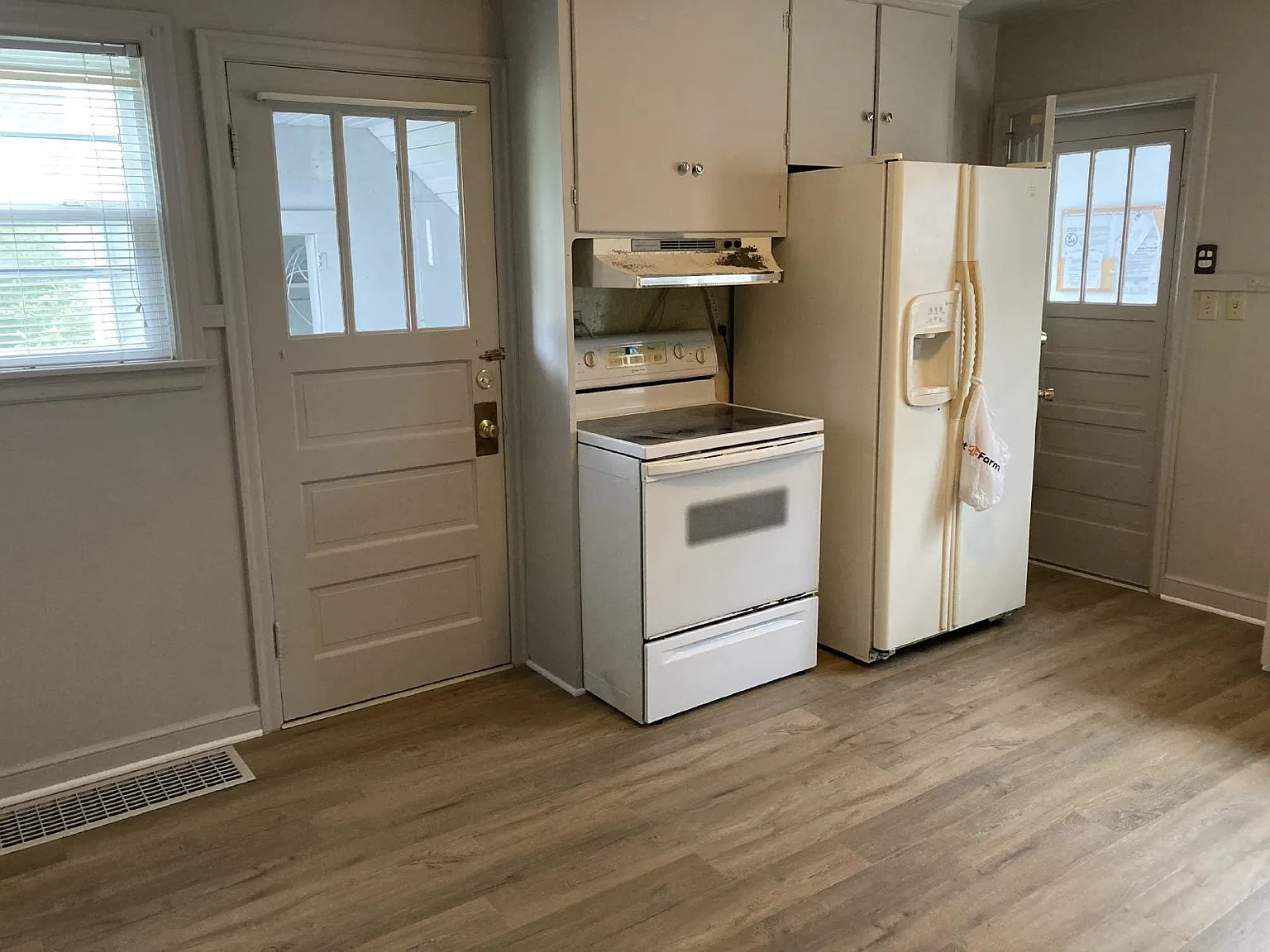2 bed, 1.0 bath, 698 sqft, $525 — Photo 3