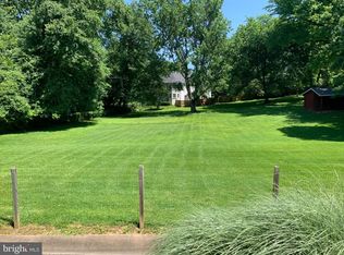 10404 Samaga Dr, Oakton, VA 22124