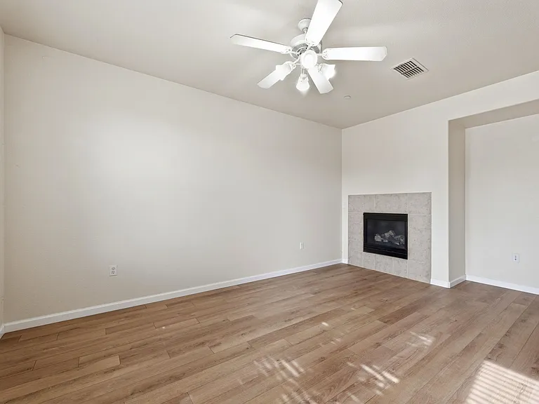 425 Regatta Ln #103-00 — Photo 8