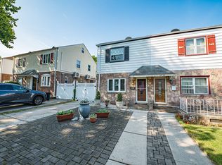 5810 207th St, Oakland Gardens, NY 11364