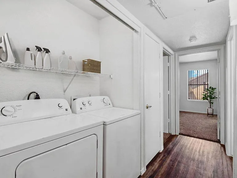 580 Potomac Ave — Photo 7