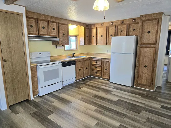 1475 Green Acres Rd Space 47, Eugene, OR 97408