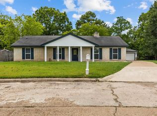 411 Cottonwood Dr, Friendswood, TX 77546