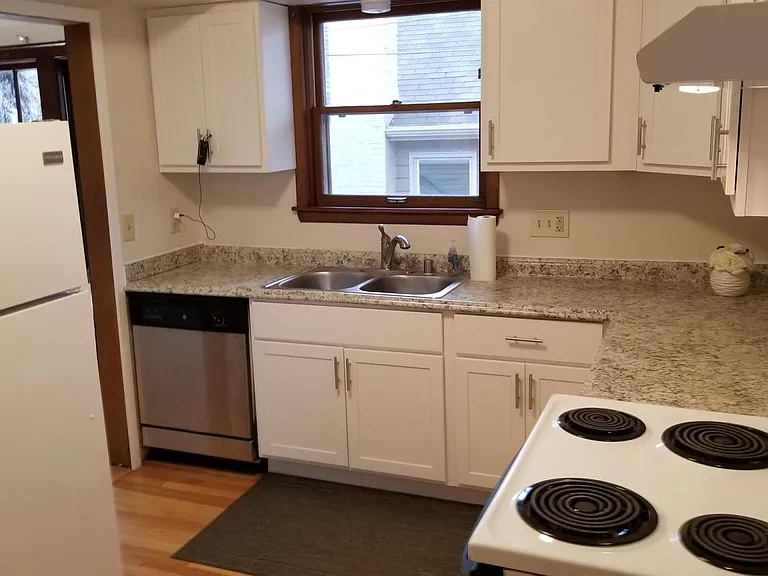 2625 University Ave — Photo 7