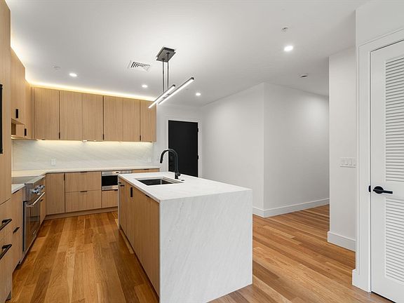 3rd image of 58 Kent St #U302