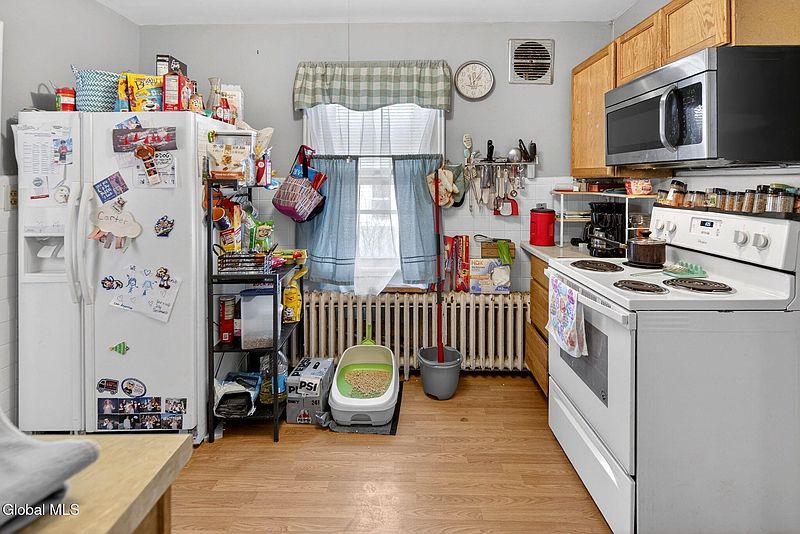 5th image of 304 2nd Avenue