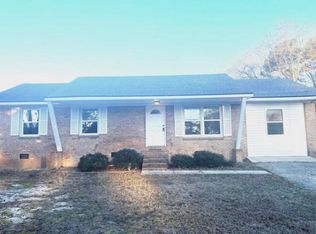 29 Iris Cir, Spring Lake, NC 28390