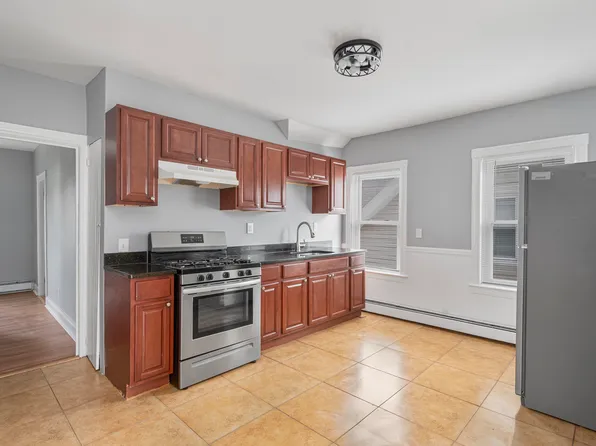 73-75 Robin St #3, Providence, RI 02908