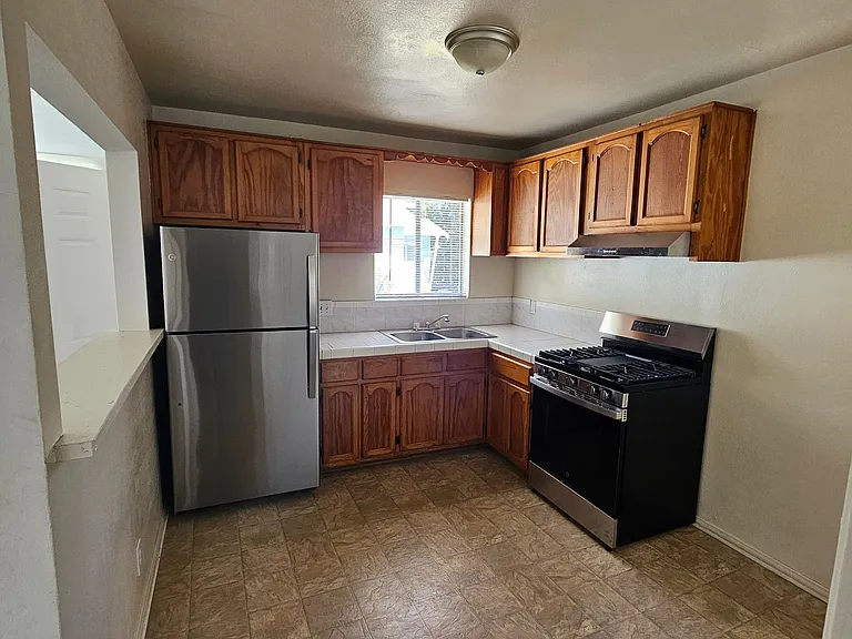 2522 2522 1/2mlancaster Ave — Photo 9