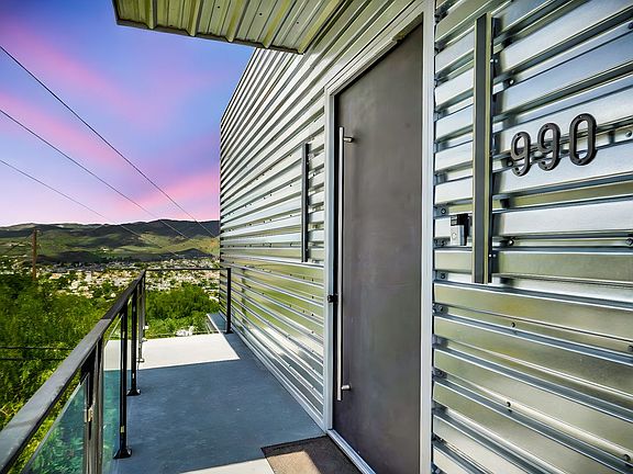 3rd image of 990 Alta Vista Rd
