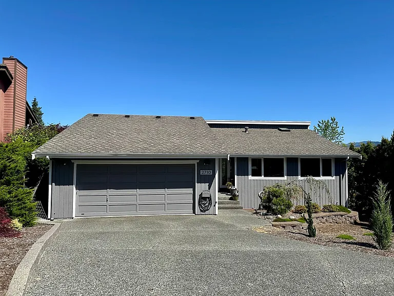 2710 Lakeridge Ln — Photo 1
